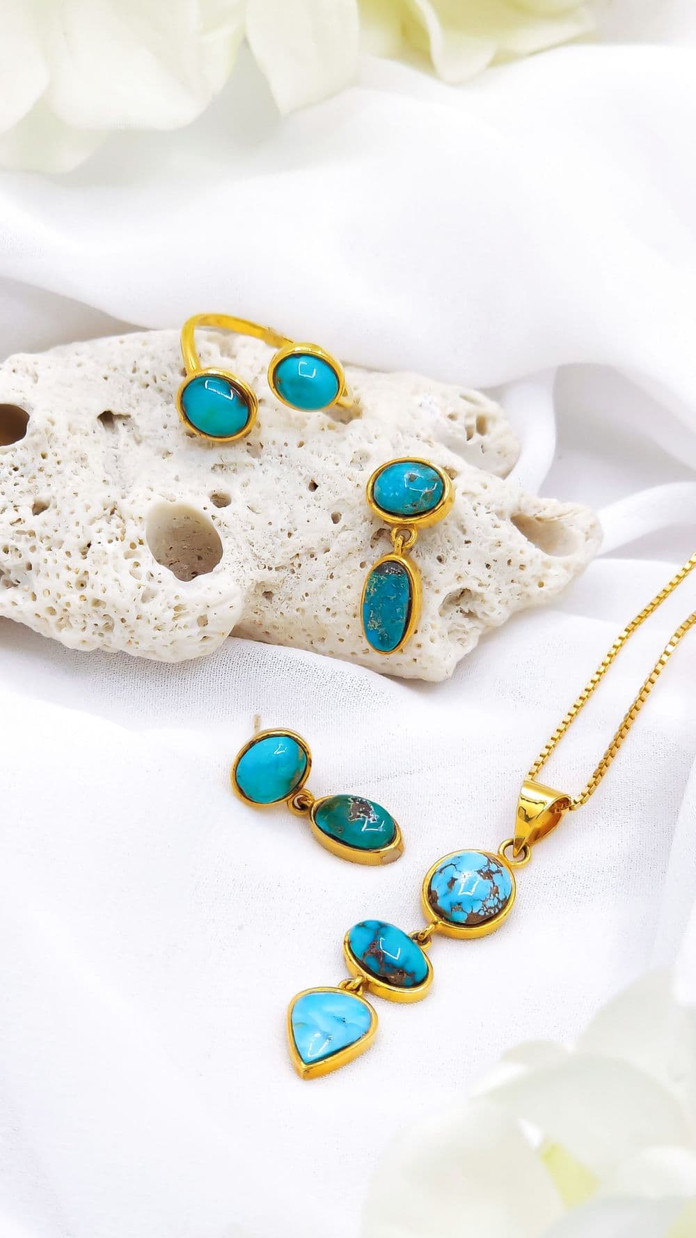 نیم ست طلا با فیروزه اصل نیشابور (پلاک، گوشواره و انگشتر)