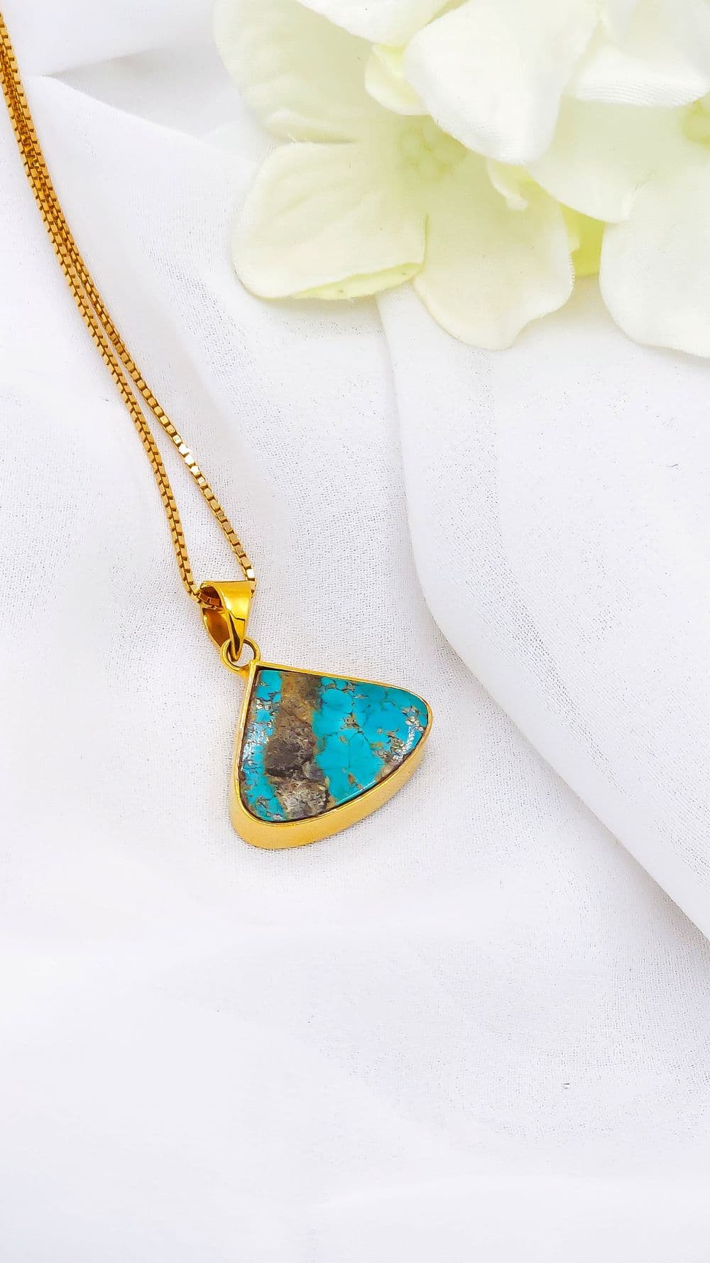 گردنبند طلا با آویز یاقوت کبود برزیلی (همراه با زنجیر)