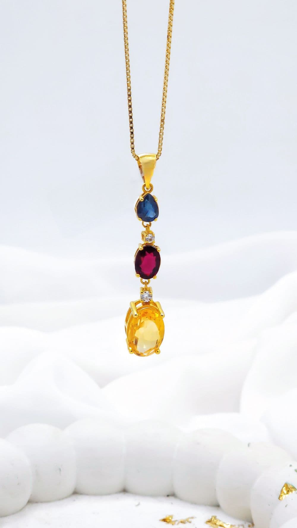 آویز سفارشی طلا با نگینهای یاقوت، گارنت و سیترین