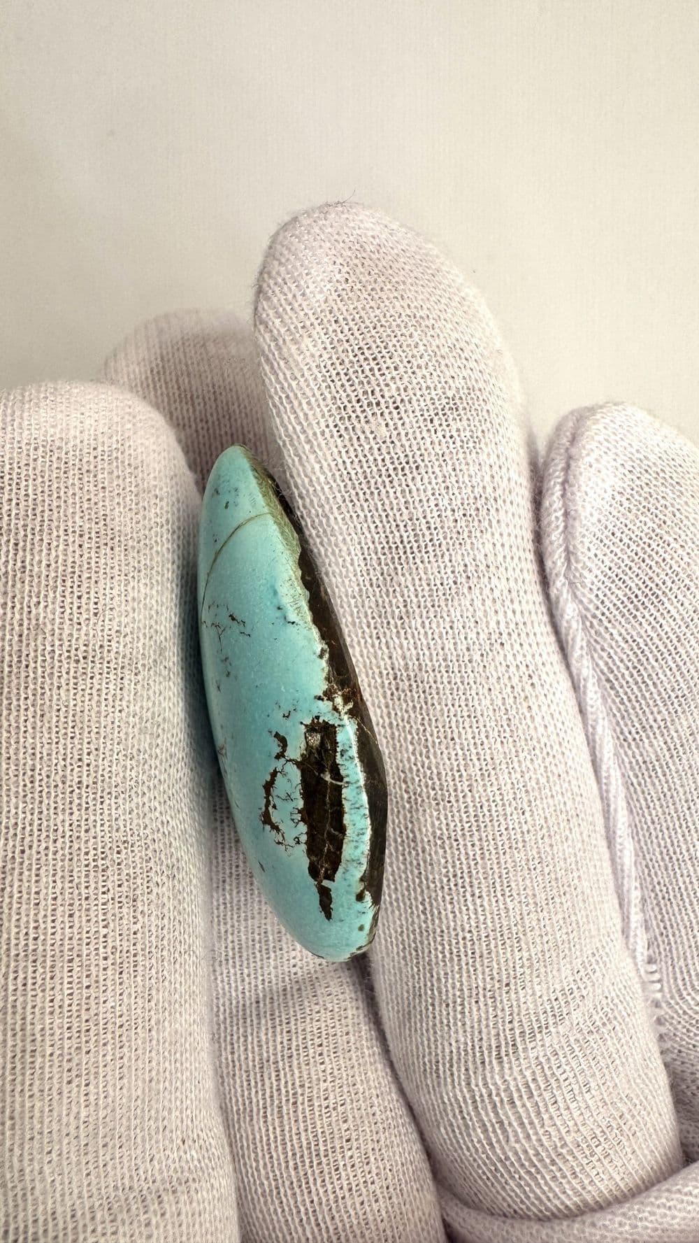 فیروزه نیشابور طبیعی و بسیار درشت (۳۵ در ۲۲ میل)